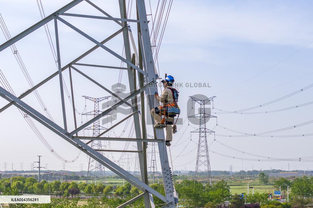 Exoskeleton Robot Power Grid Maintenance