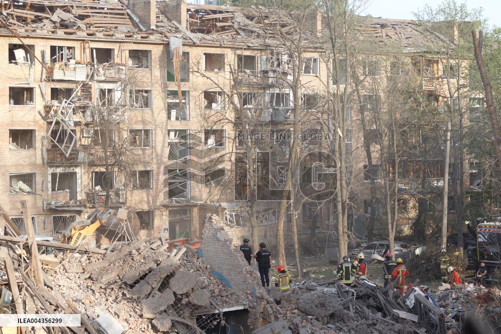 Russian troops launch massive overnight strike on Kyiv