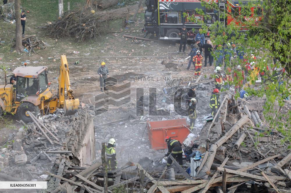 Russian troops launch massive overnight strike on Kyiv