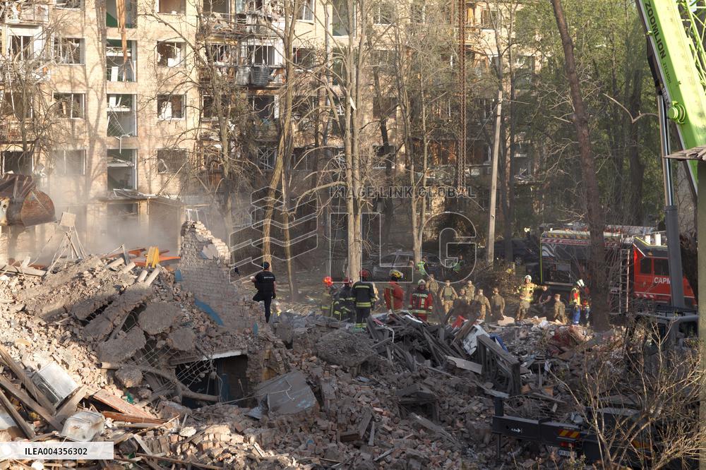 Russian troops launch massive overnight strike on Kyiv