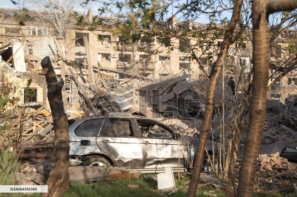 Russian troops launch massive overnight strike on Kyiv