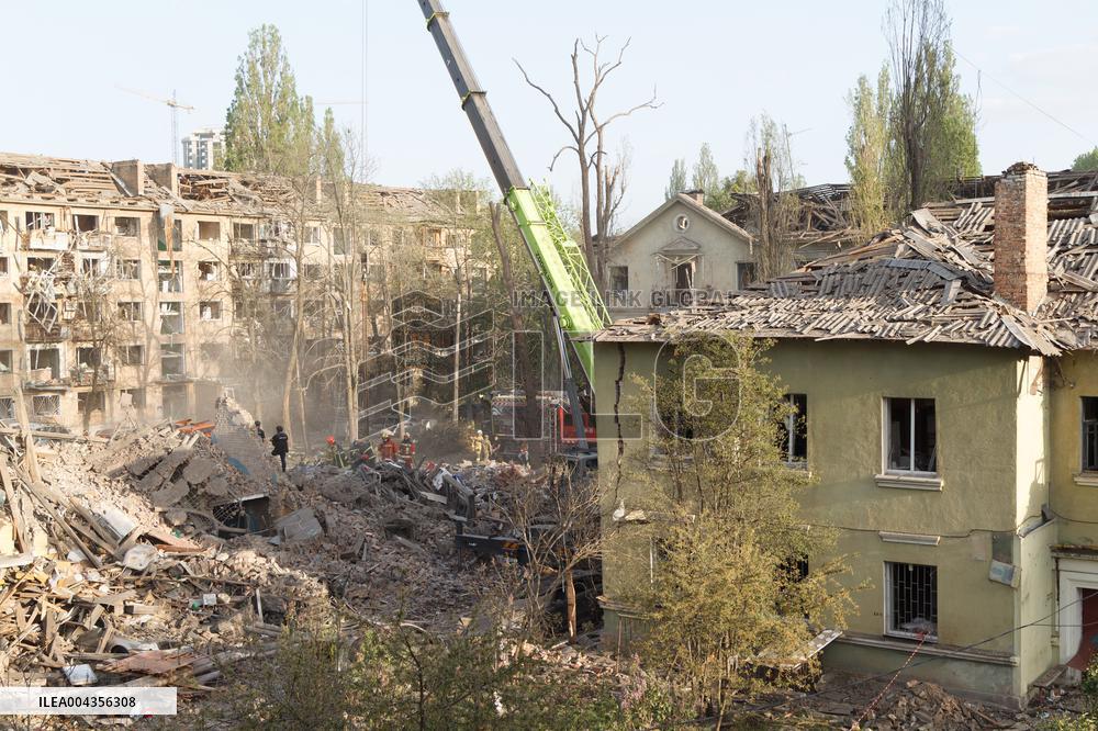 Russian troops launch massive overnight strike on Kyiv