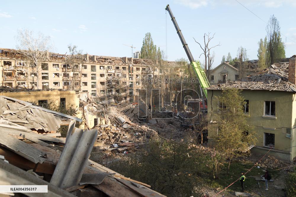 Russian troops launch massive overnight strike on Kyiv