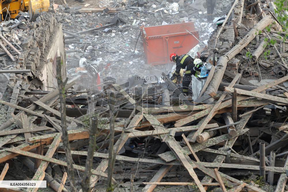 Russian troops launch massive overnight strike on Kyiv