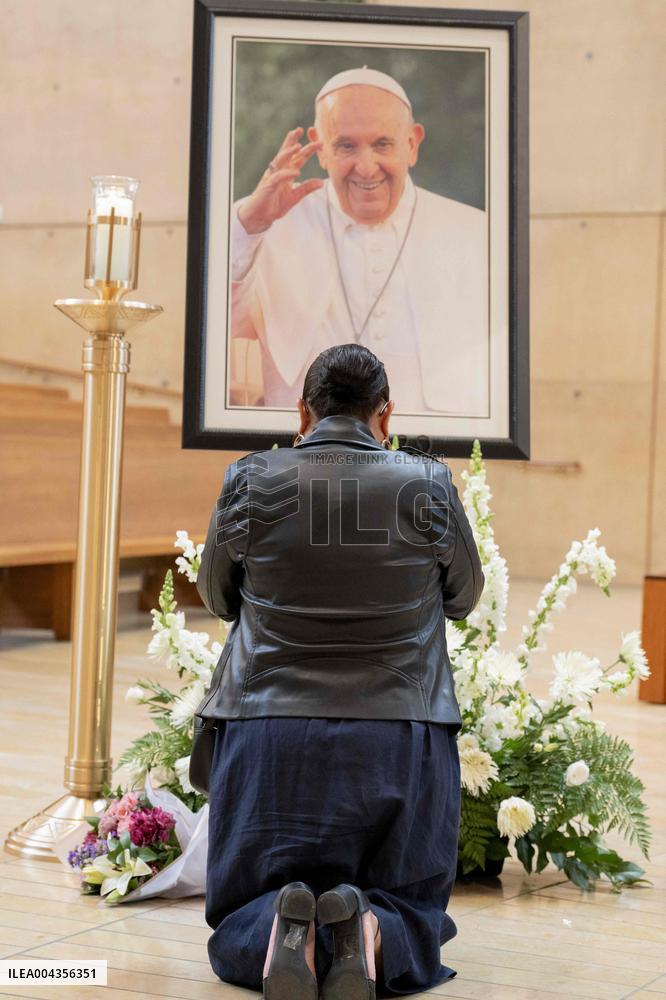 World Mourns Pope Francis Passing - LA