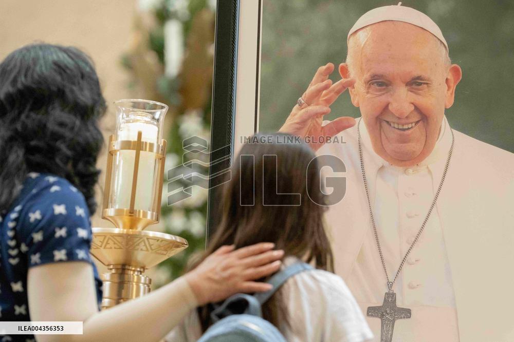 World Mourns Pope Francis Passing - LA