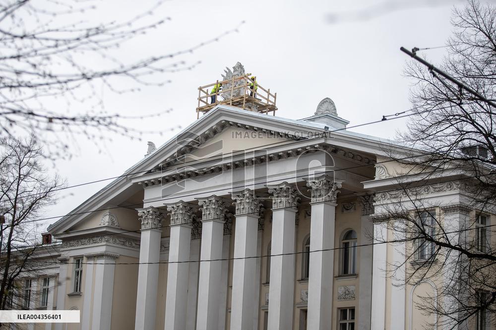 The removal of Soviet emblem from the Russian Cultural Center