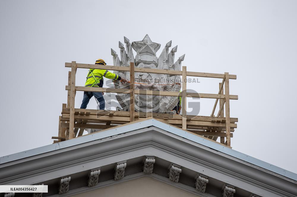 The removal of Soviet emblem from the Russian Cultural Center