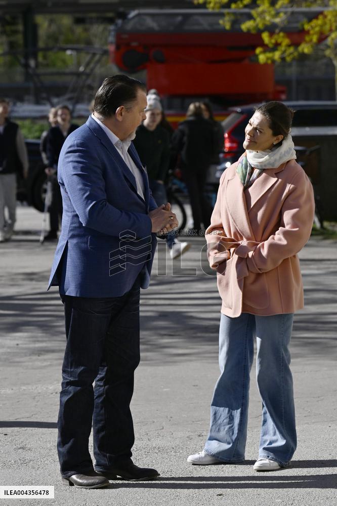 CROWN PRINCESS PICKS LITTER