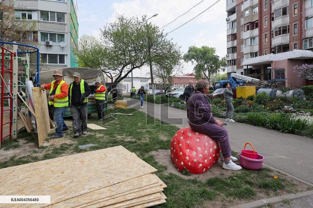 Russia strikes densely populated residential area in Kharkiv