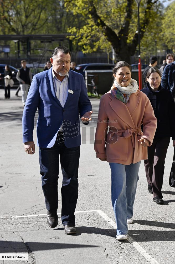 CROWN PRINCESS PICKS LITTER