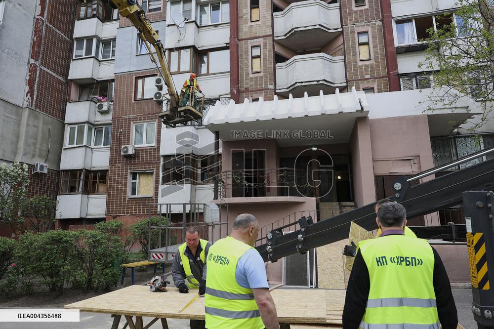 Russia strikes densely populated residential area in Kharkiv