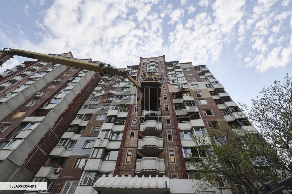 Russia strikes densely populated residential area in Kharkiv