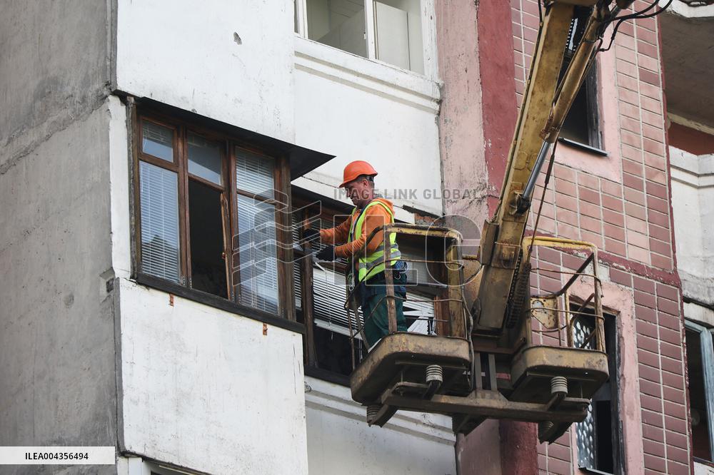 Russia strikes densely populated residential area in Kharkiv