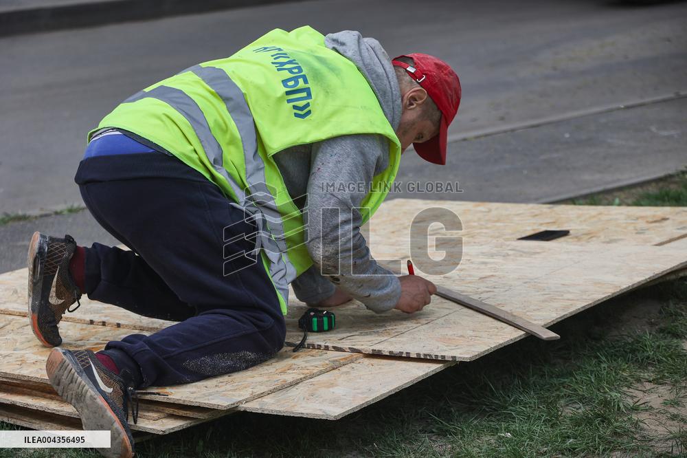 Russia strikes densely populated residential area in Kharkiv