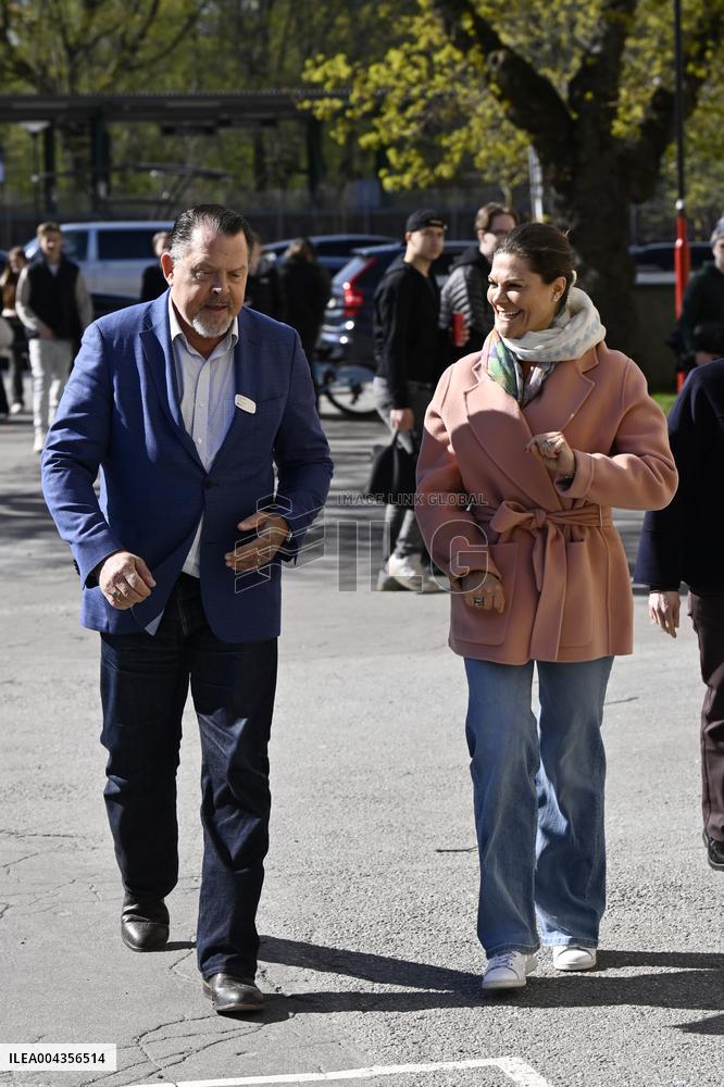 CROWN PRINCESS PICKS LITTER