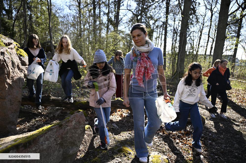 CROWN PRINCESS PICKS LITTER