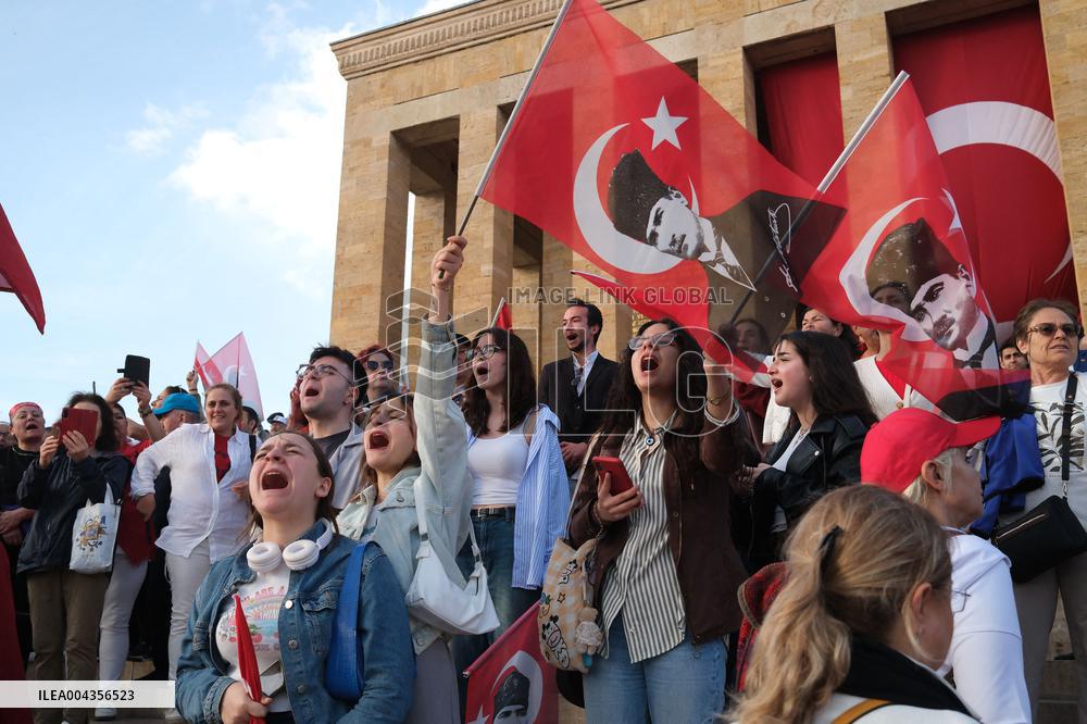 Opposition Defies Ban To Celebrate Childrens Day - Turkey