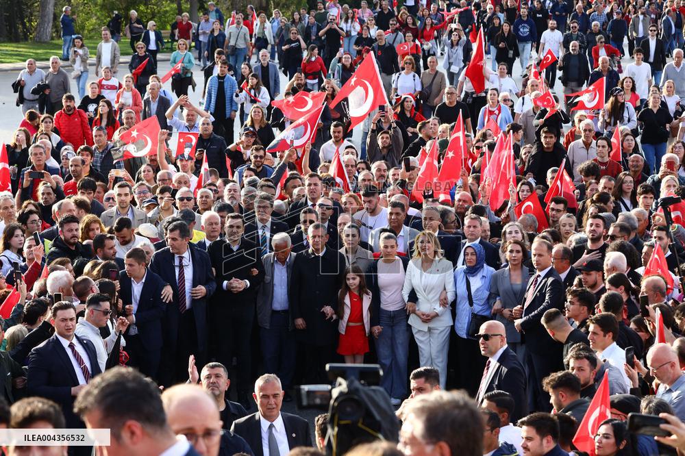 Opposition Defies Ban To Celebrate Childrens Day - Turkey