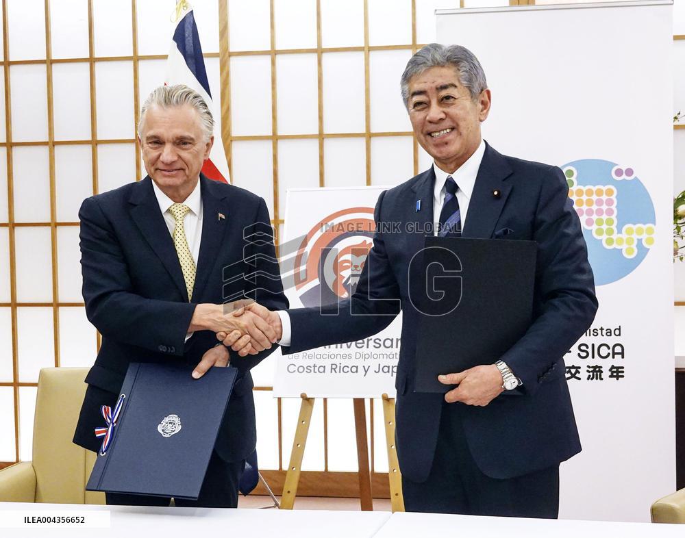 Costa Rican foreign minister in Tokyo