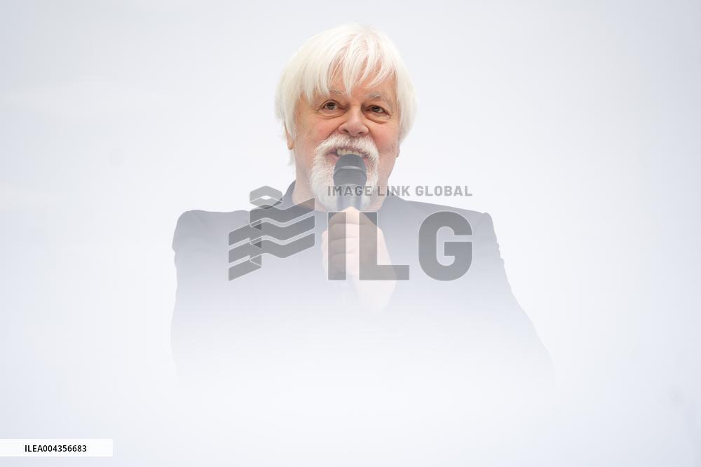 Paul Watson at the Change Now Summit - Paris AJ