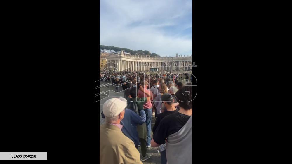 Vatican: Thousands Queue at St. Peter’s Basilica to Pay Respects to Pope Francis 2