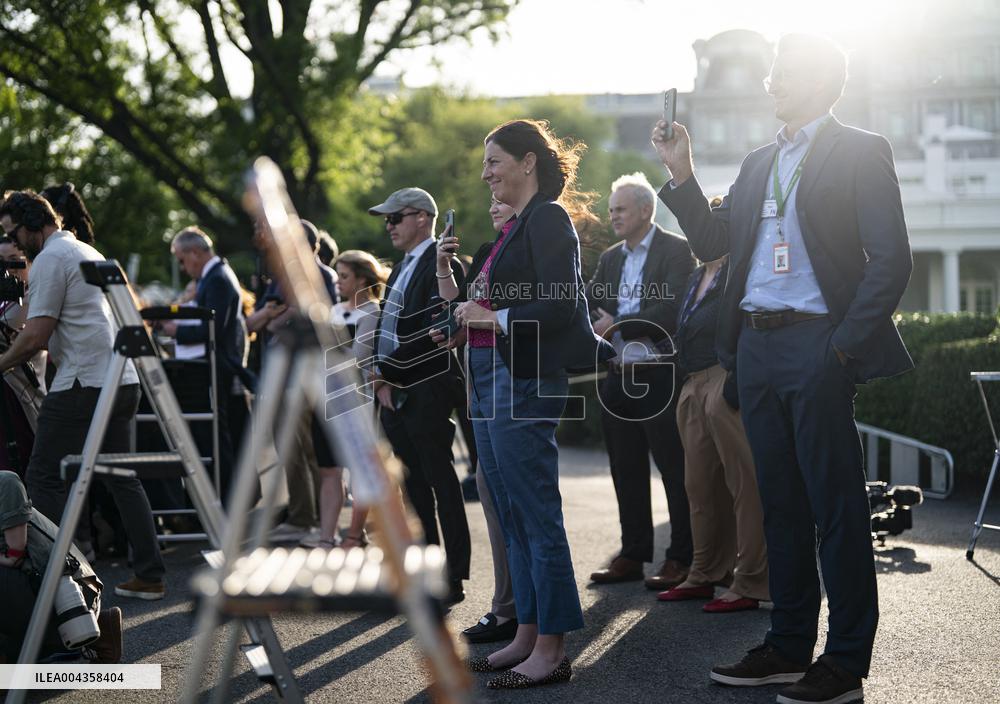 Trump Arrives at White House on Marine One