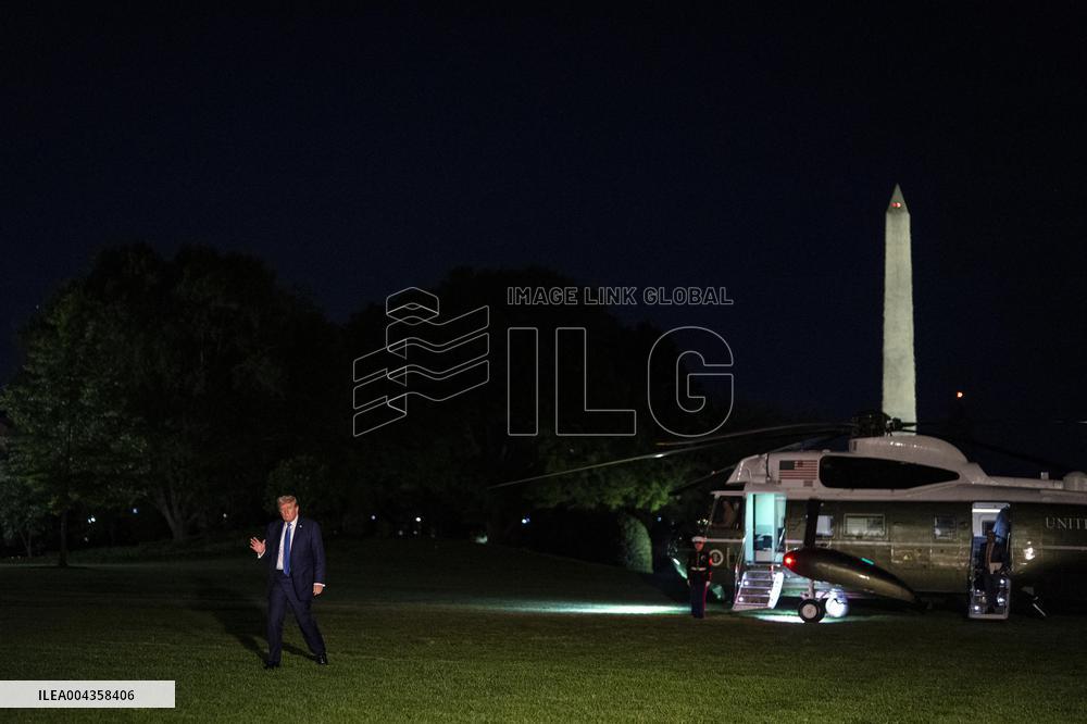 Trump Arrives at White House on Marine One