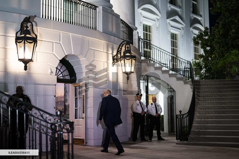 Trump Arrives at White House on Marine One