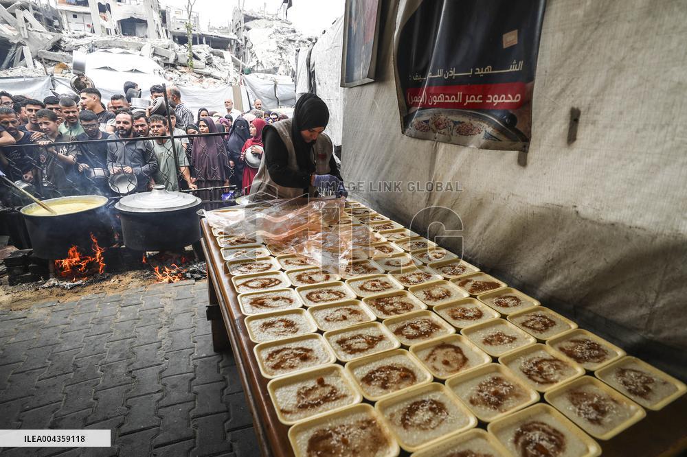 Food Distribution Efforts in Gaza City
