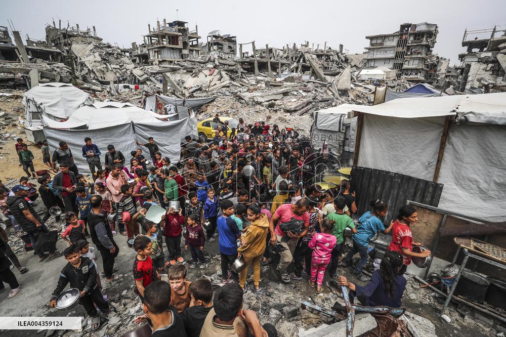 Food Distribution Efforts in Gaza City