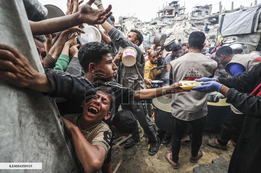 Food Distribution Efforts in Gaza City