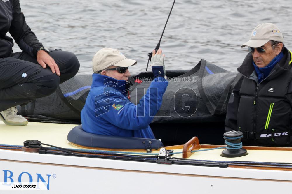 King Juan Carlos Sailing With Pedro Campos - Spain