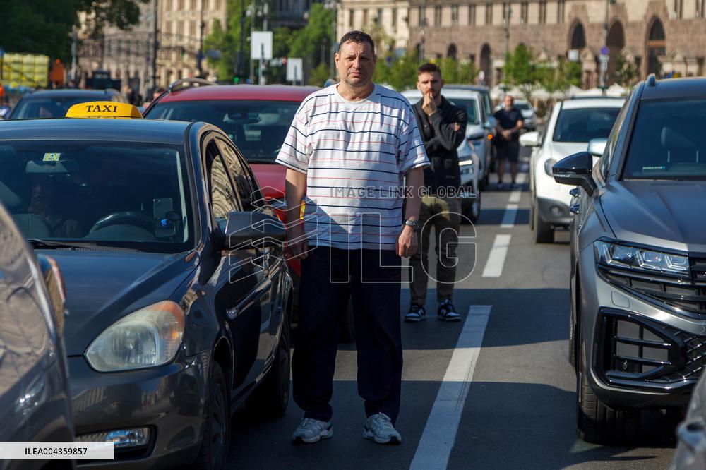 Kyiv honours victims of massive Russian attack on April 24