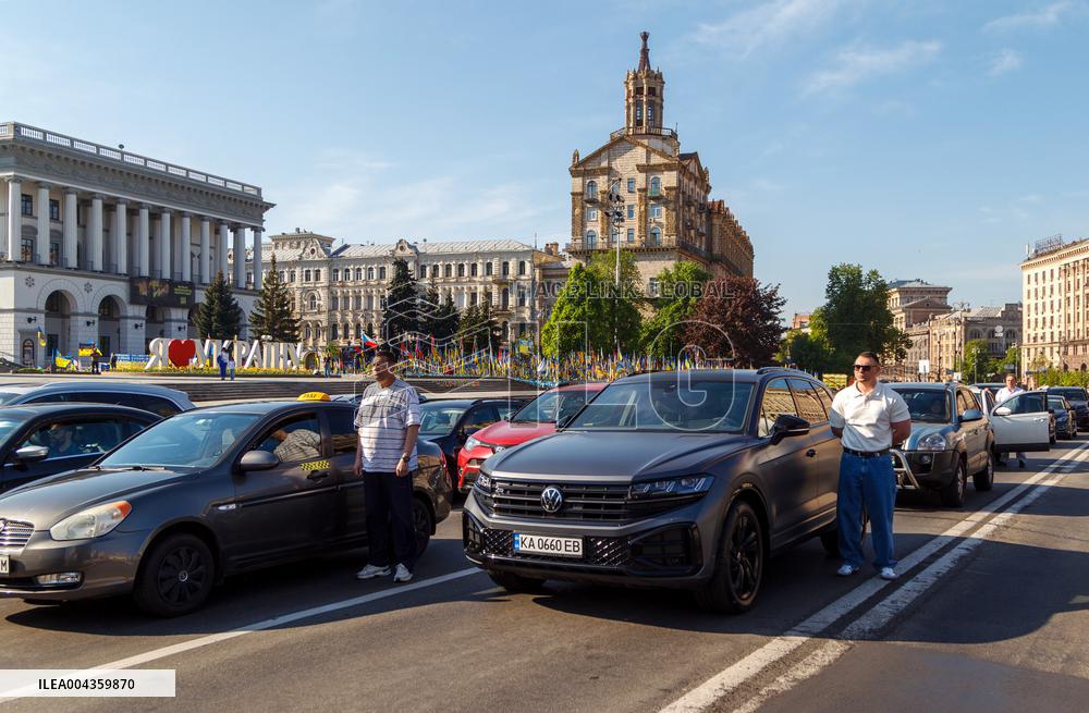 Kyiv honours victims of massive Russian attack on April 24