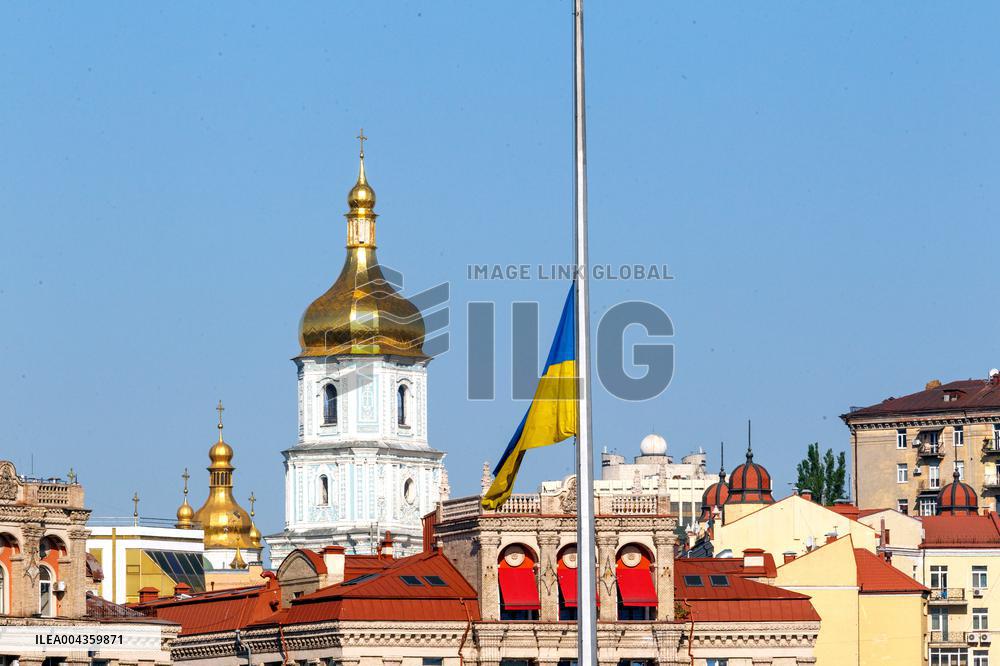 Kyiv honours victims of massive Russian attack on April 24