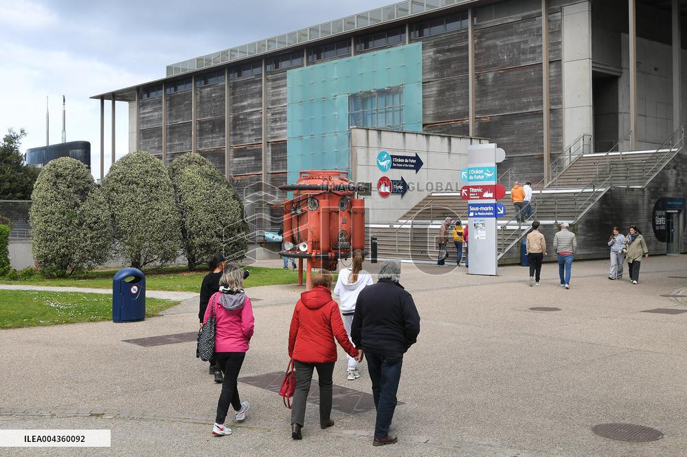 La Cite De La Mer Illustrations - France