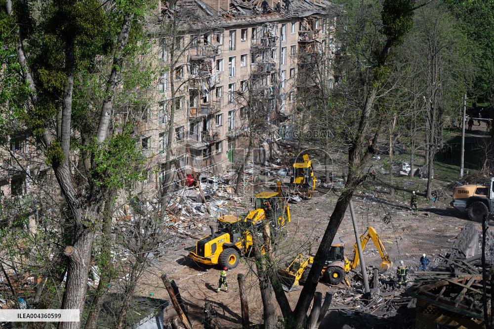 Russian troops launch massive overnight strike on Kyiv