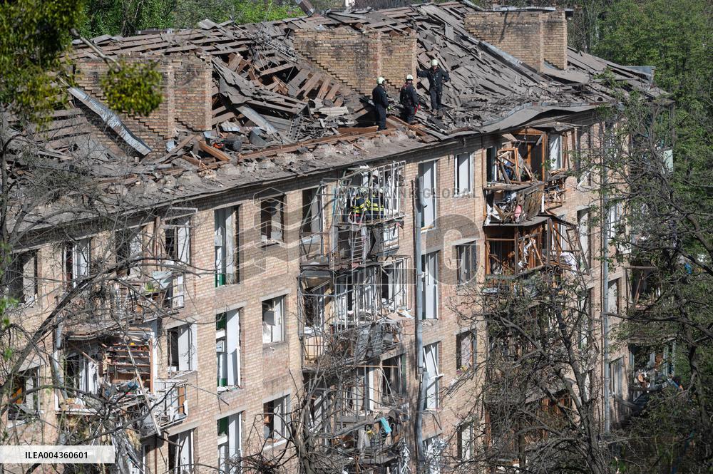 Russian troops launch massive overnight strike on Kyiv