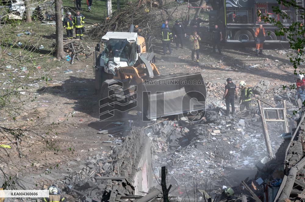 Russian troops launch massive overnight strike on Kyiv