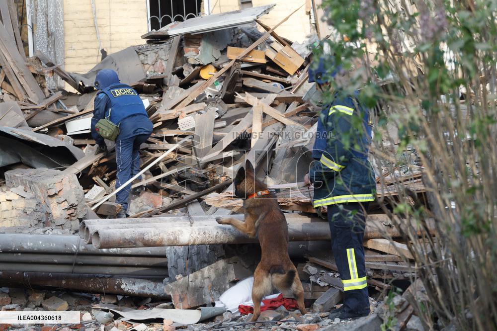 Russian troops launch massive overnight strike on Kyiv