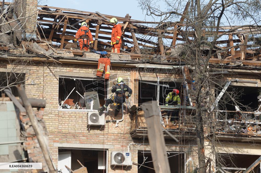 Russian troops launch massive overnight strike on Kyiv