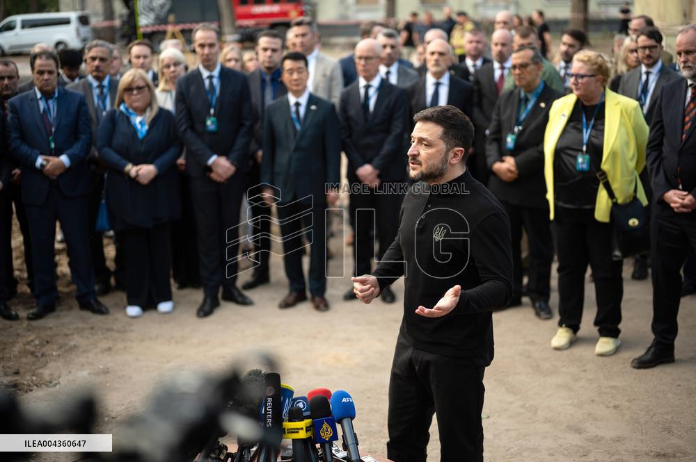 President Volodymyr Zelenskyy pays tribute to victims of April 24 Russian missile attack on Kyiv