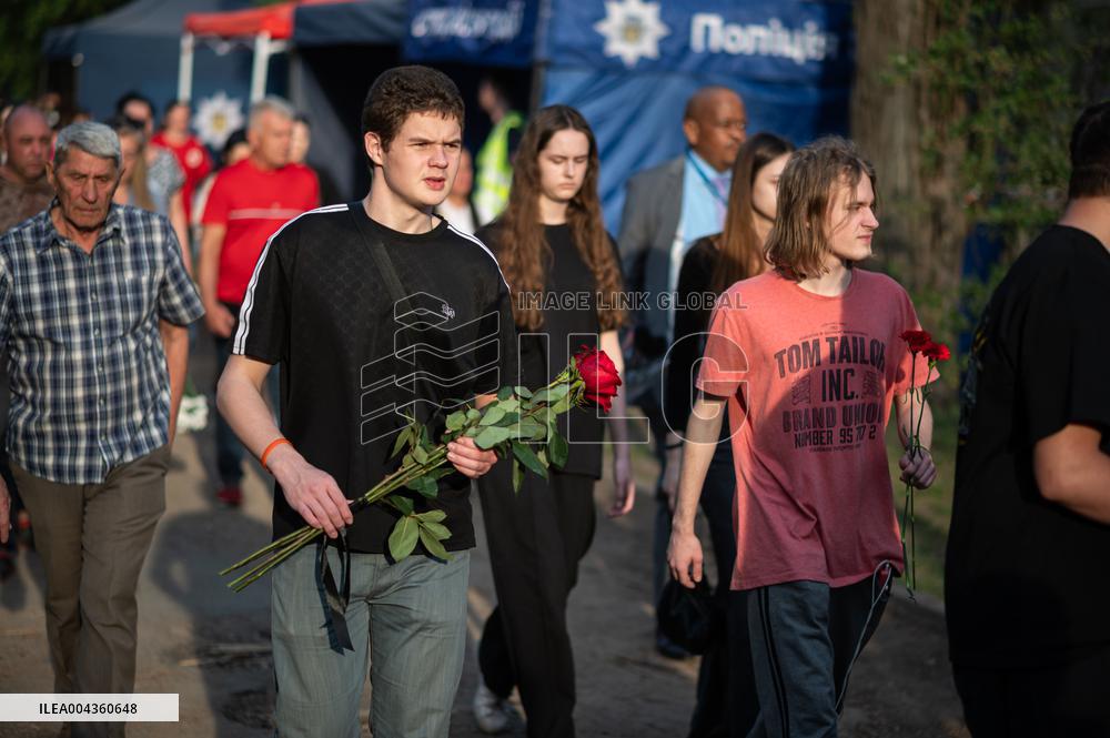President Volodymyr Zelenskyy pays tribute to victims of April 24 Russian missile attack on Kyiv
