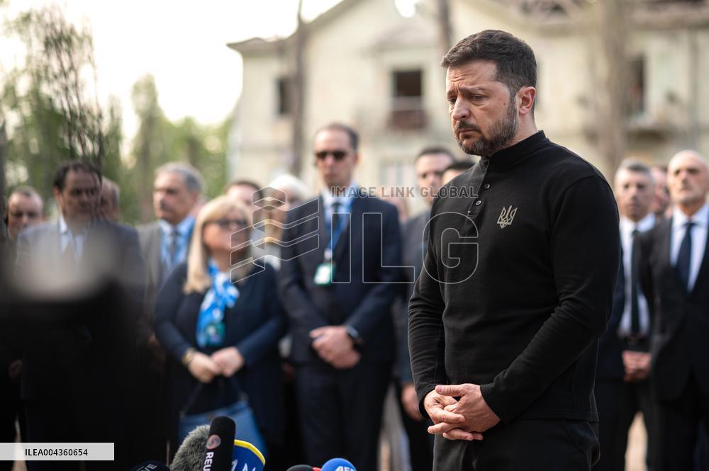 President Volodymyr Zelenskyy pays tribute to victims of April 24 Russian missile attack on Kyiv