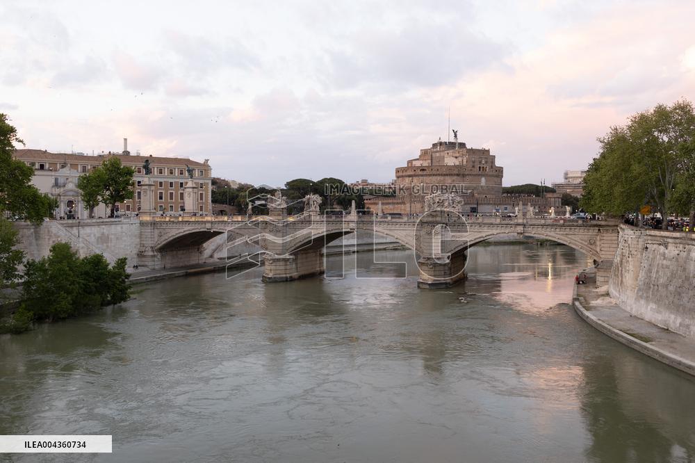People queue at St Peter Basilica to pay their respects to late Pope Francis - Rome
