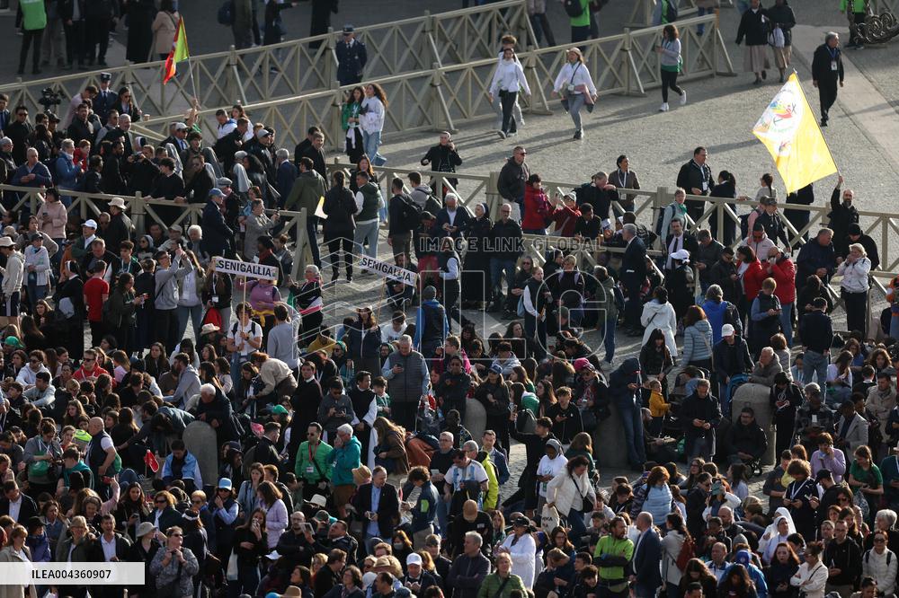 The faithful and priests wait on the steps of St Peter s Basilica for the Funeral of Pope Francis