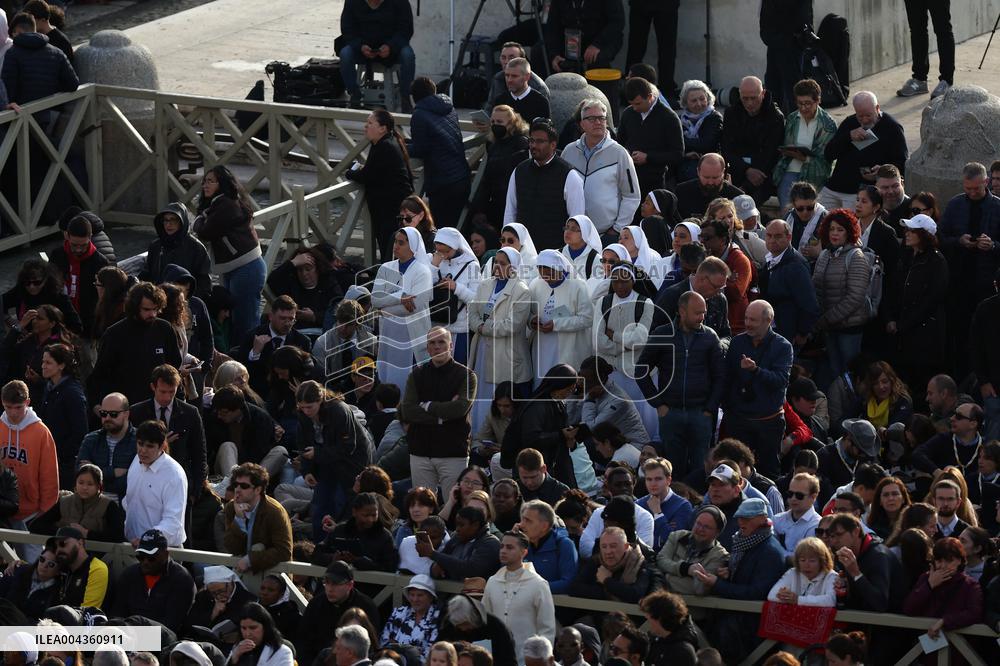 The faithful and priests wait on the steps of St Peter s Basilica for the Funeral of Pope Francis