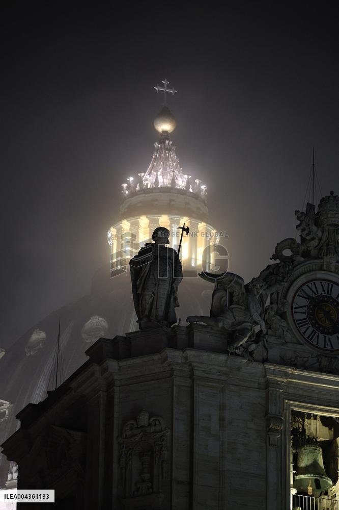 Faithful, Priests and Cardinals arrive for the Funeral of Pope Francis - Vatican