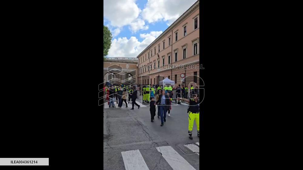 Thousands Line Up for Final Farewell to Pope Francis 2